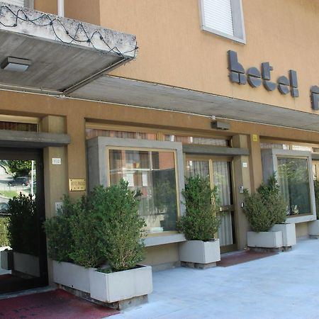 Hotel Pinolo 구비오 외부 사진