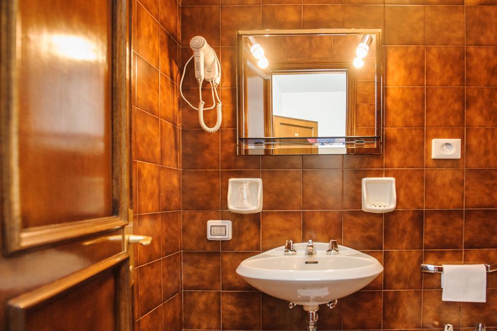 Hotel Pinolo 구비오 외부 사진
