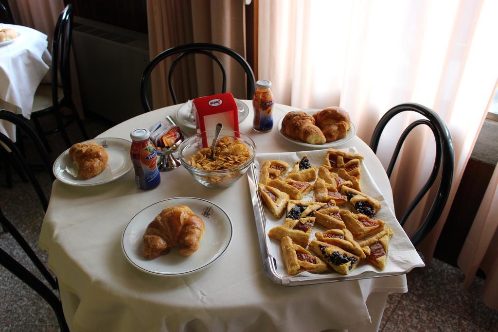 Hotel Pinolo 구비오 외부 사진