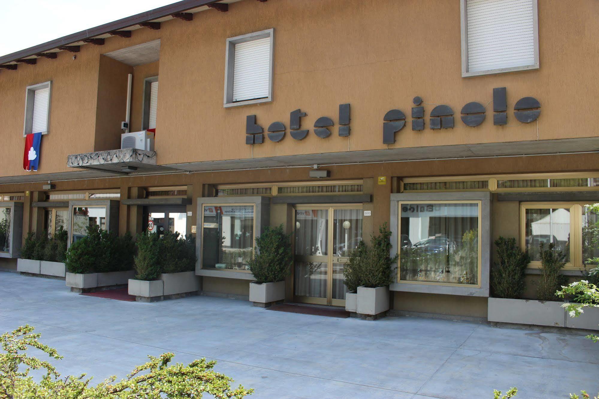 Hotel Pinolo 구비오 외부 사진