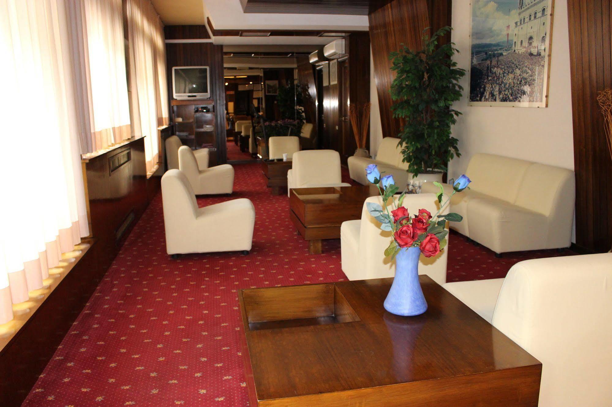 Hotel Pinolo 구비오 외부 사진