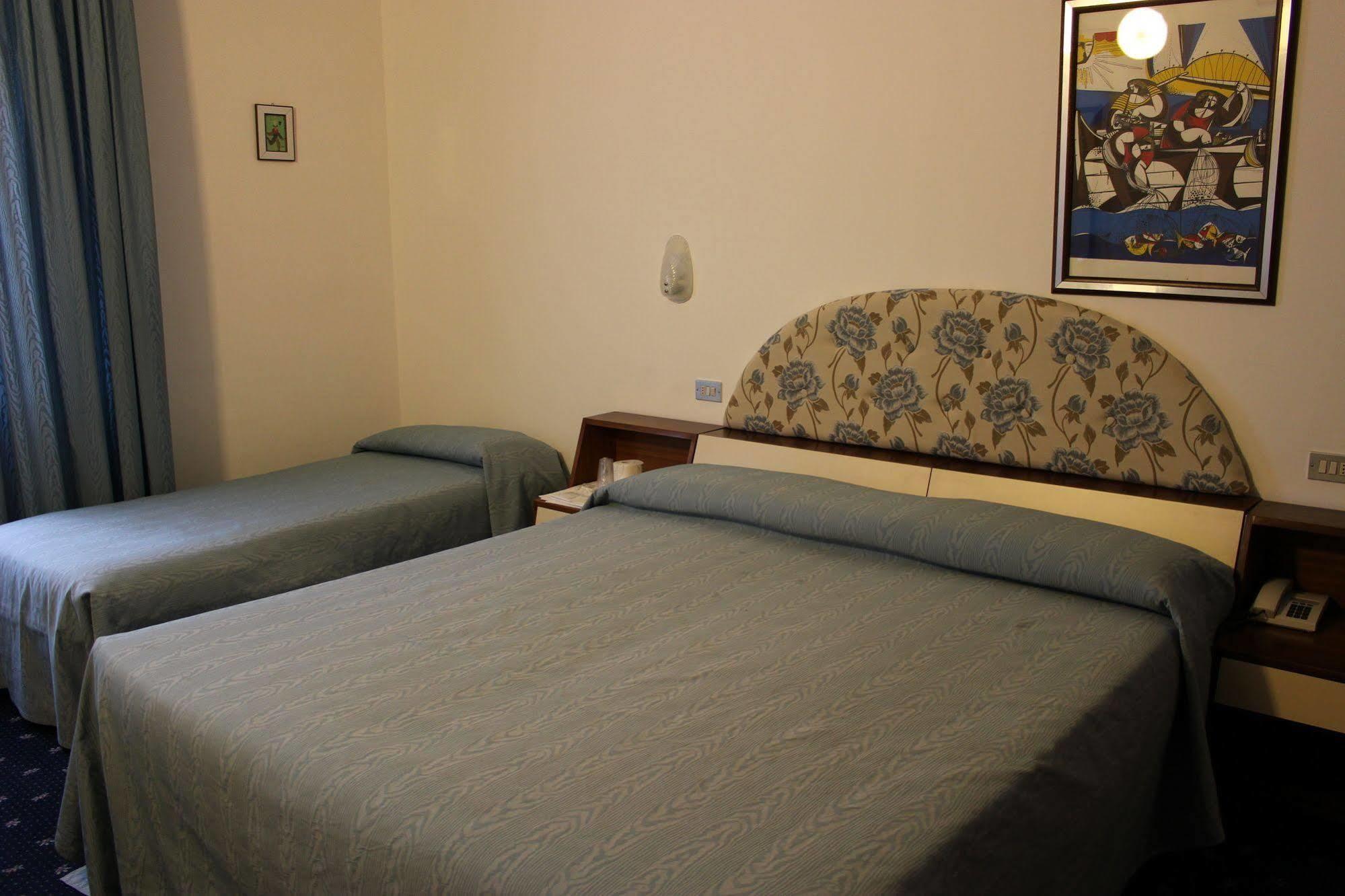 Hotel Pinolo 구비오 외부 사진