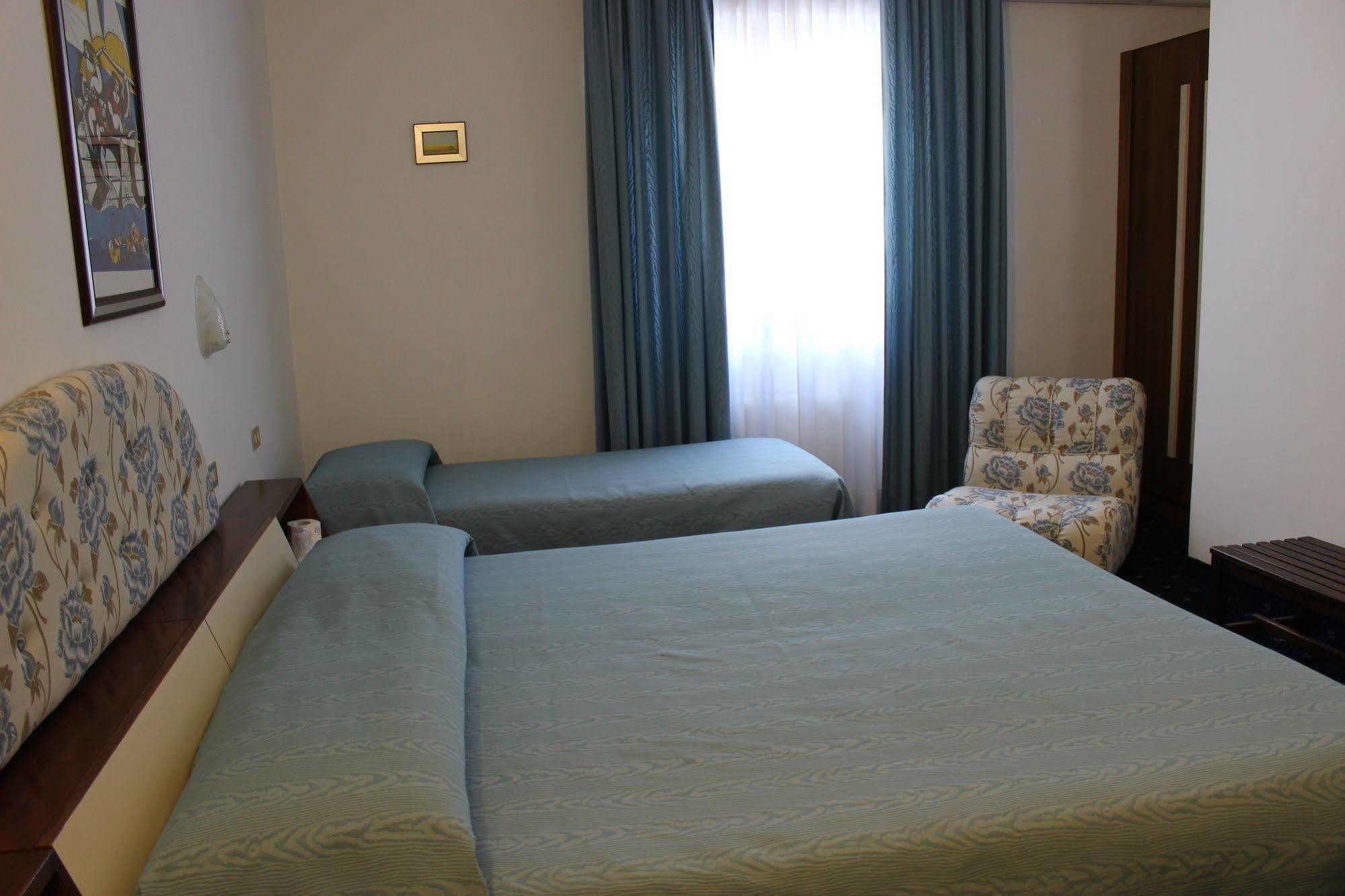 Hotel Pinolo 구비오 외부 사진