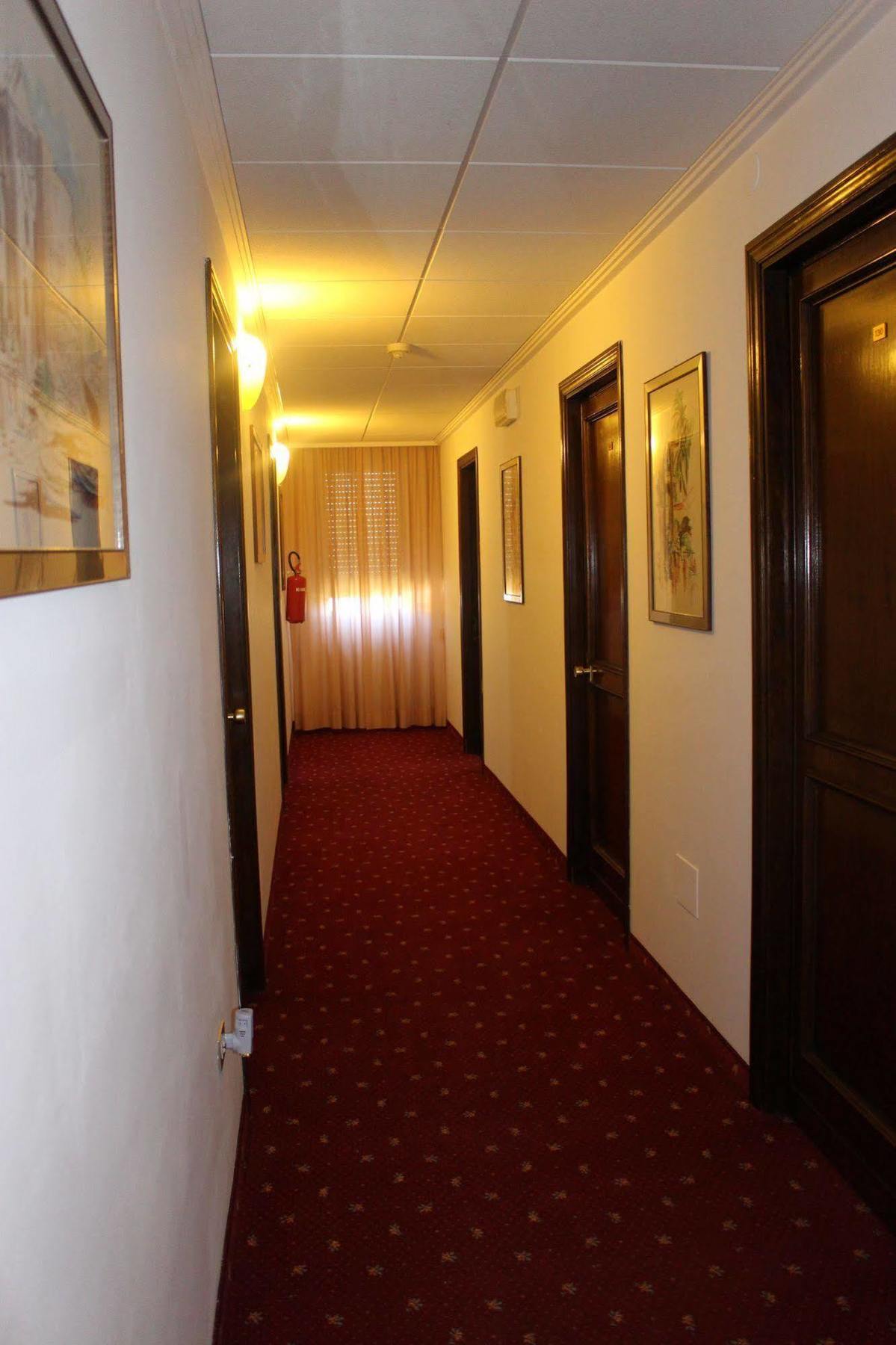 Hotel Pinolo 구비오 외부 사진