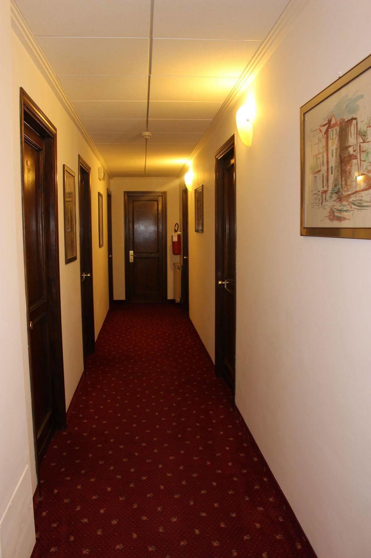 Hotel Pinolo 구비오 외부 사진